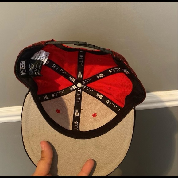 SnapBack bulls hat - Picture 6 of 6